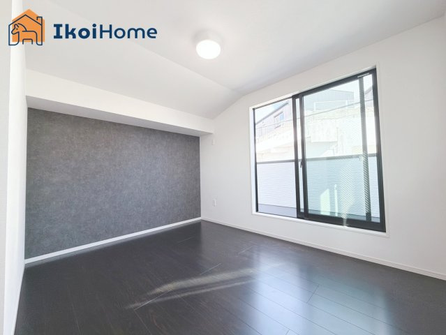 神戸市垂水区舞子台1期　新築戸建の内装|【ホームページに現地動画掲載中】●年中無休：当日予約可●２階洋室！アクセントクロスがお洒落！