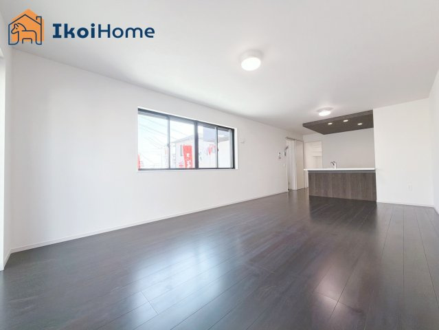 神戸市垂水区舞子台1期　新築戸建の居間・リビング|【ホームページに現地動画掲載中】●年中無休：当日予約可●LDK19帖になります。2面採光！