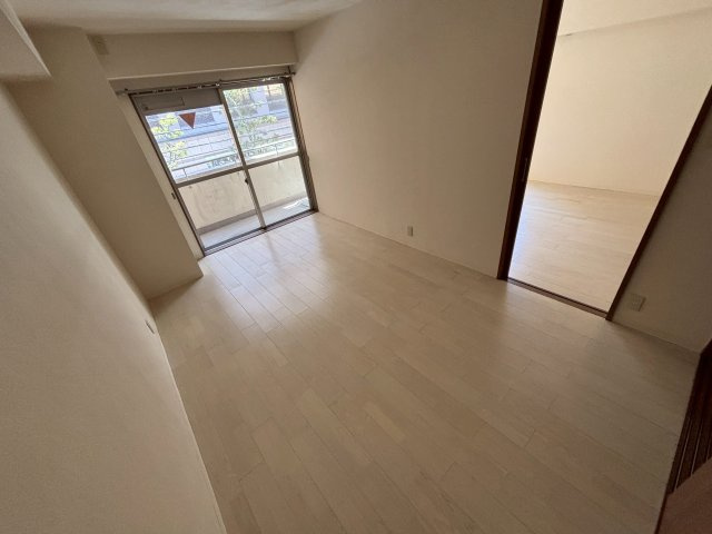 チェリス中町の洋室