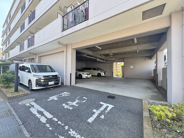 ファミール松戸グランデージ２の駐車場