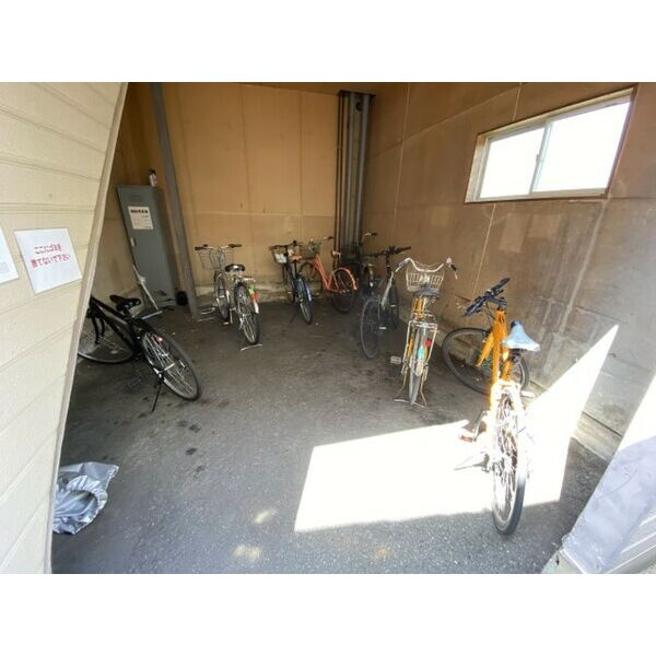 パヴィオンドラレーヌの駐車場|駐輪場