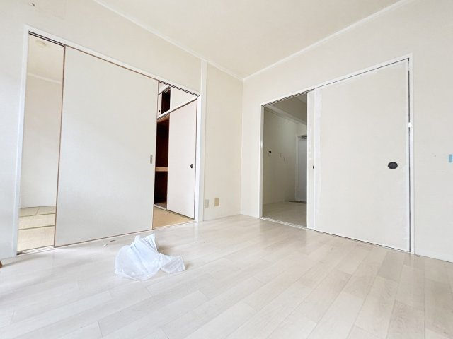 エクセレント上新サンウイングの洋室