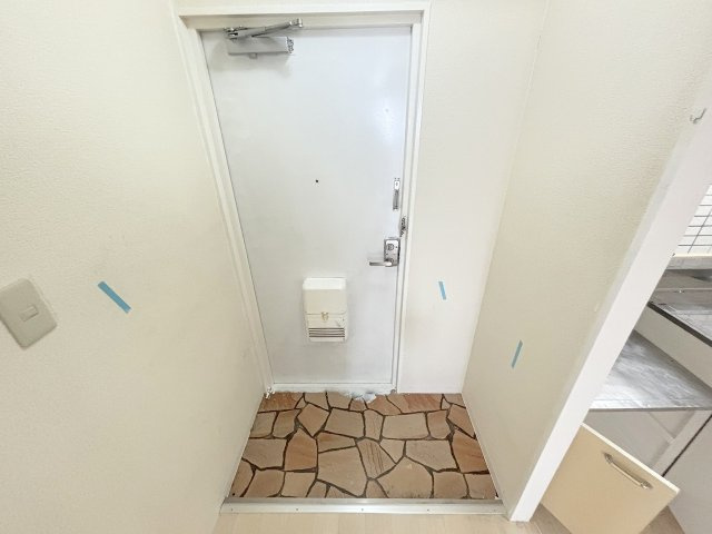 エクセレント上新サンウイングの玄関