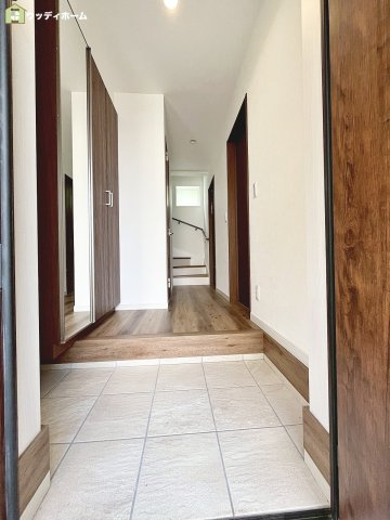 越谷市蒲生3丁目　新築一戸建ての玄関