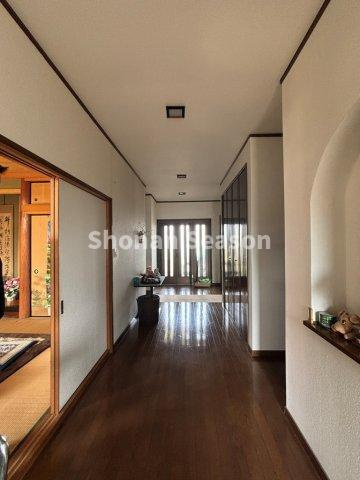 【玄関】 | 陽当たり良好で、室内には明るい日差しが差し込みます☆　　　　　　
詳細はお気軽にお問い合わせくださいね！
