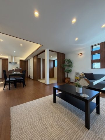 【居間・リビング】 | 橿原市今井町　新築　モデルハウス | ダウンライトなので天井がすっきり見えて解放感アップ(^^)/