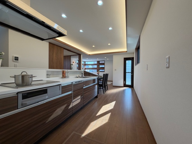 【居間・リビング】 | 橿原市今井町　新築　モデルハウス | タカラスタンダードのキッチン(^^)/