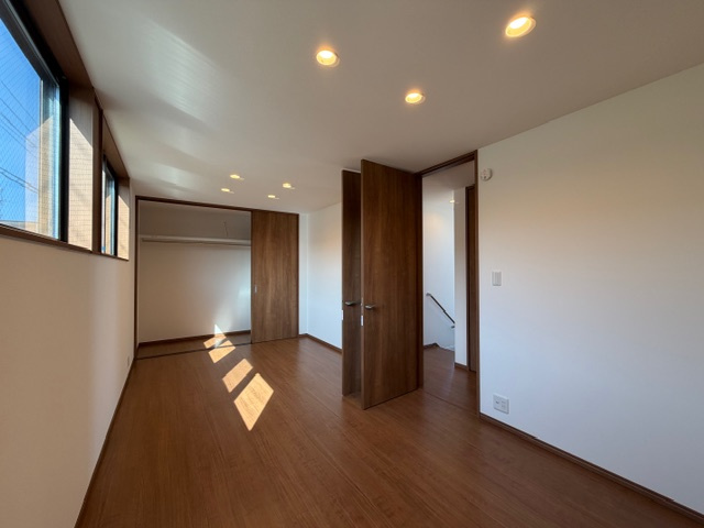 橿原市今井町　新築　モデルハウスの洋室|2階洋室♪　生活スタイルにあわせてお部屋を仕切ることもできます!(^^)!