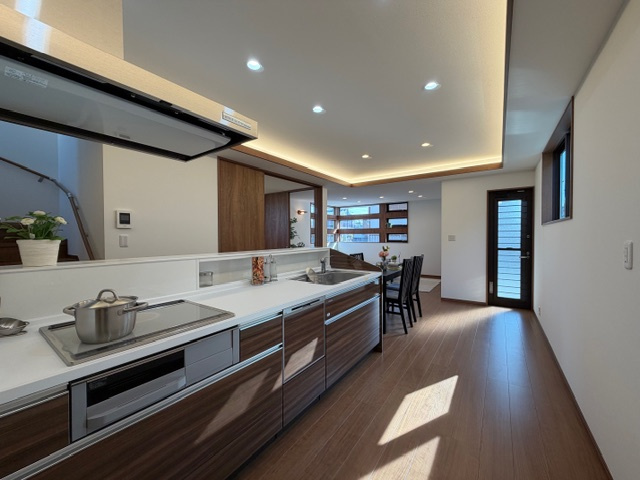 【居間・リビング】 | 橿原市今井町　新築　モデルハウス | お料理しながら見渡せるので小さなお子様も安心(^^)/