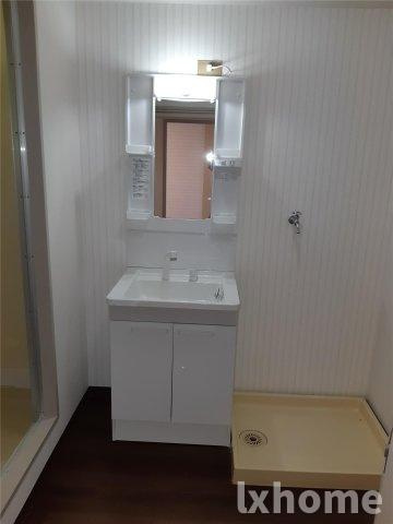 伸栄ハイツの洗面所|脱衣スペースもあります