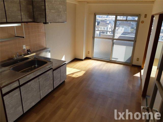 伸栄ハイツの居間・リビング|リビングです