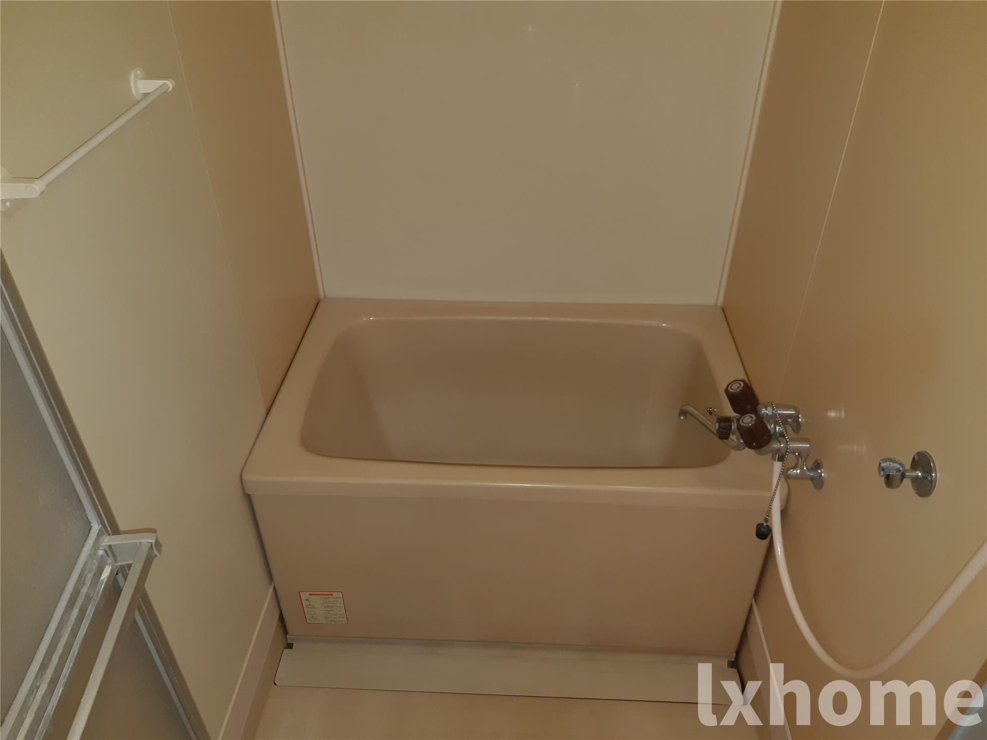 伸栄ハイツの浴室|きれいなお風呂です