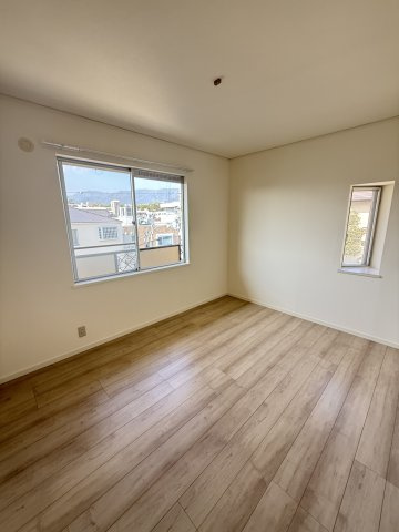 Ｂ棟の洋室|落ち着いた色調の洋室です