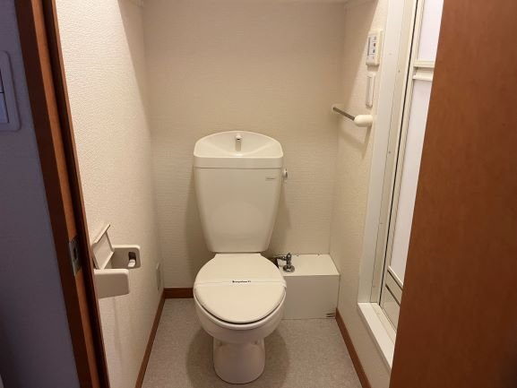 レオパレスハーバー東出町のその他|広々したキレイなトイレ