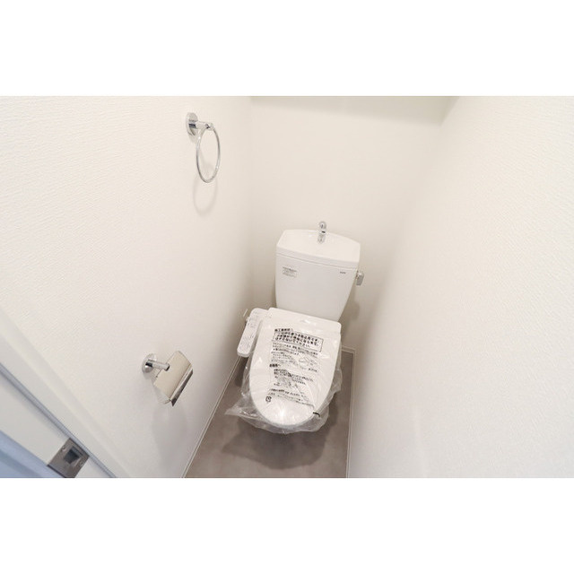 アドバンス神戸ラシュレのトイレ|落ち着いた色調のトイレです