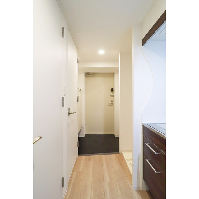 アドバンス神戸ラシュレの玄関|明るい玄関です