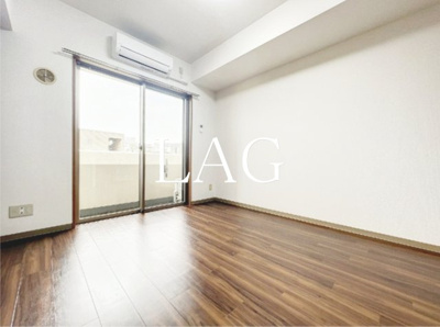 【居間・リビング】 | フレア堀江 | 洋室のお部屋です。