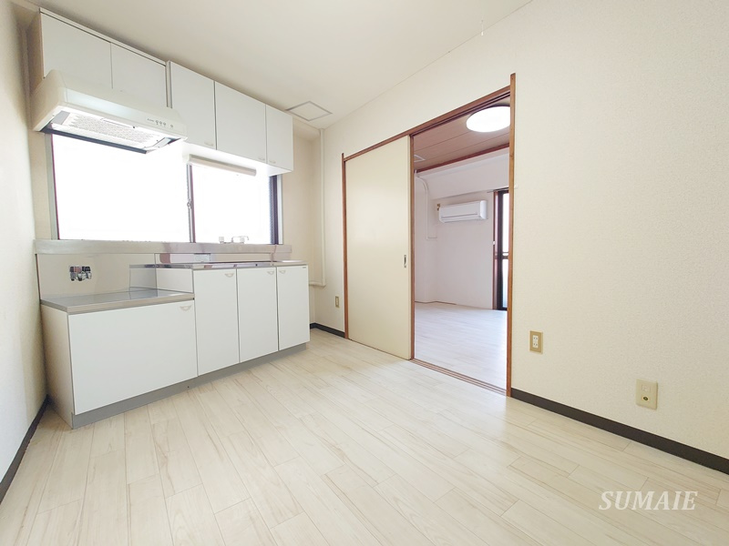 クレール赤羽の居間・リビング|大きな窓が解放感を高めます！