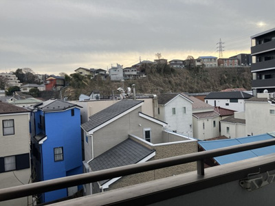 【展望】 | アベニュー西横浜 | バルコニーからの眺望です♪4階にあるので人目が気にならないのが嬉しいですよね☆