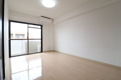 【居間・リビング】 | 都部ハイツ