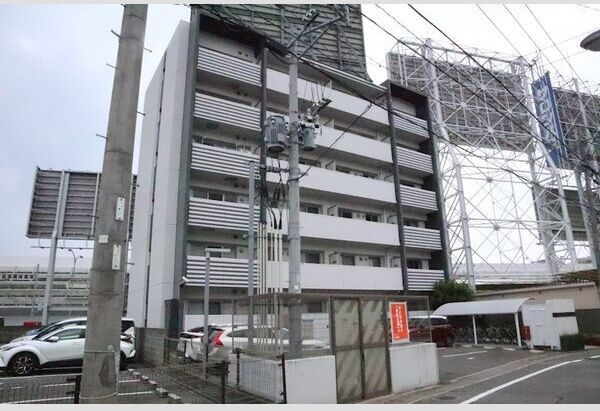福岡市博多区空港前３丁目の賃貸マンションの外観