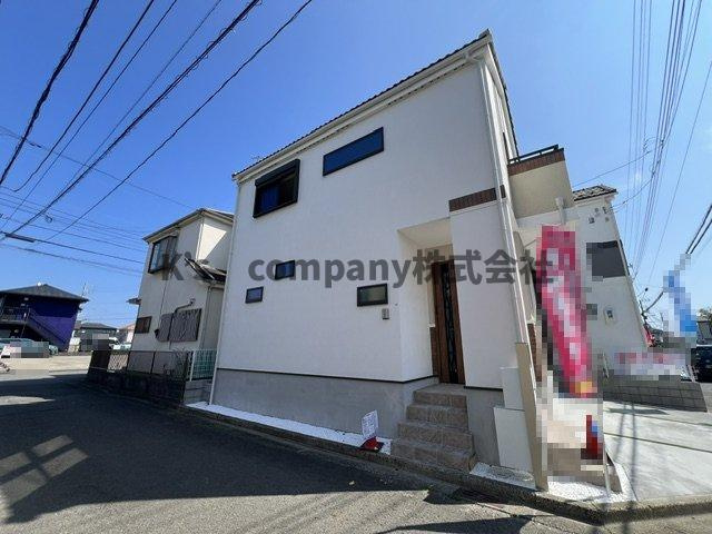 ◎茅ヶ崎市萩園　新築戸建　1号棟の前面道路含む現地写真|外観写真と前面道路の様子です◇