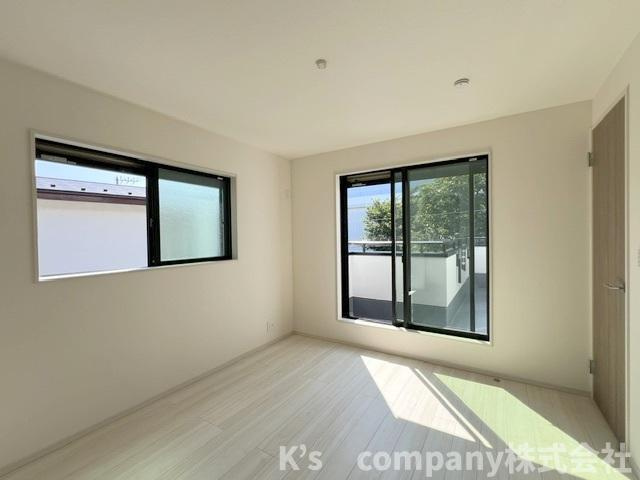 ◎茅ヶ崎市萩園　新築戸建　2号棟の寝室|洋室7帖◇こちらのお部屋からもバルコニーに出れます☆主寝室におすすめです◇