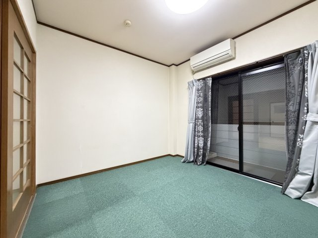 ハイツ高橋の洋室