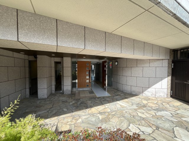 ナイスステージ青葉台ブライティアのエントランス