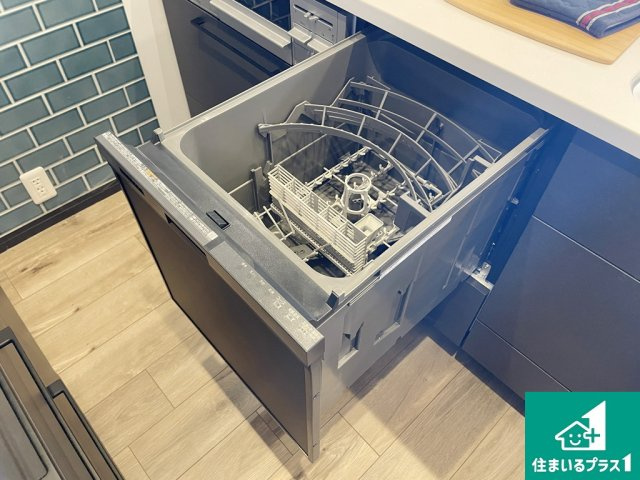 レックスガーデン堺東の内装|食事後の一仕事、食器洗いをボタン一つでお任せできちゃいます！場所を取らないビルトイン式なので、お料理スペースもしっかり確保！