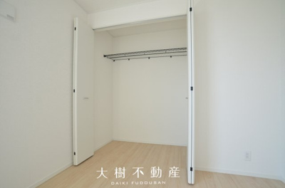 【洋室】 | 座間市新田宿　新築戸建て　全2棟【仲介手数料無料】 | 2階　洋室1（6.7帖）クローゼット