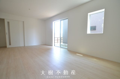 【居間・リビング】 | 座間市新田宿　新築戸建て　全2棟【仲介手数料無料】