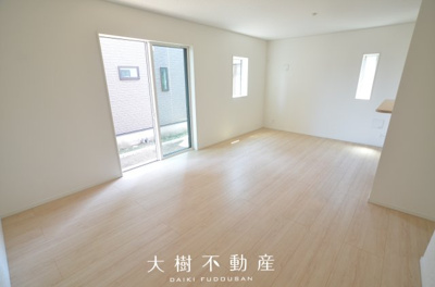 【居間・リビング】 | 座間市新田宿　新築戸建て　全2棟【仲介手数料無料】