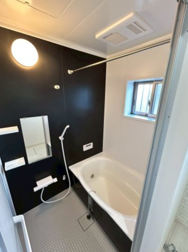 中津戸建の浴室