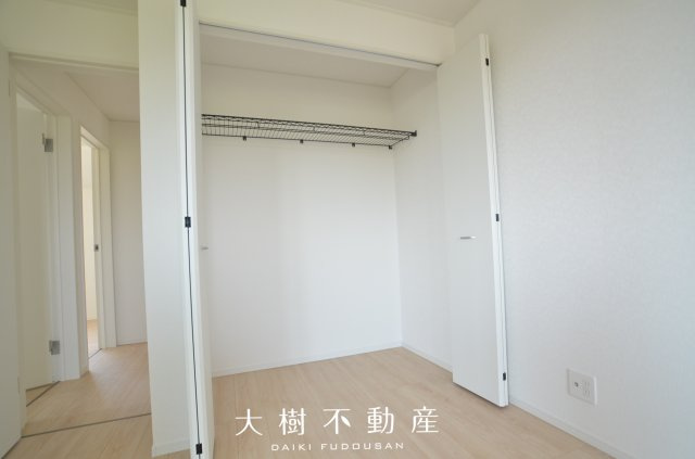 【洋室】 | 座間市新田宿　新築戸建て　全2棟【仲介手数料無料】 | 2階　洋室2（7.7帖）クローゼット