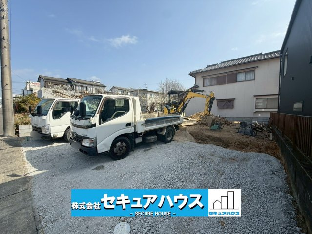 【同施工物件ご案内可能】東郷町春木台5丁目　全1棟の外観|■現地外観写真
駐車並列4台可能！オプション工事でカーポート設置などいかがでしょうか。その他にも、フェンスなどの「オプション工事」もご提案いたします♪
