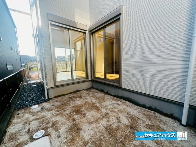 【本日ご案内可能】東郷町春木台5丁目　全1棟の庭|【庭】
◆お庭スペース付きのお家です。リビングダイニングから見える空間になるためお家の雰囲気に合わせてお花を育てたり、芝生を敷いてお洒落な空間をつくることができます。　　　　　　　　　　　　　　　　　