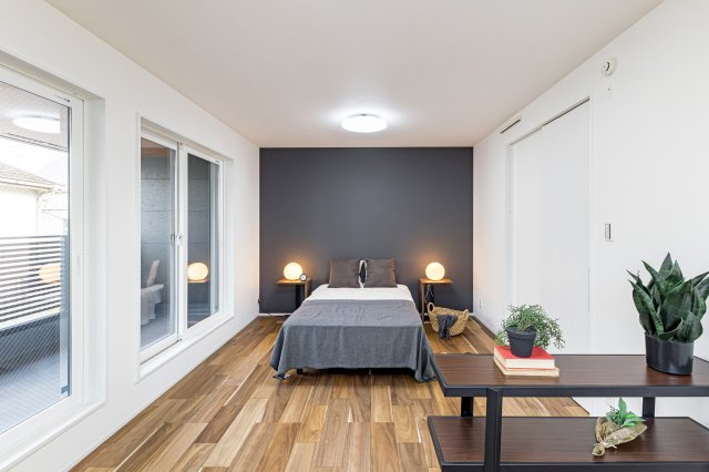 川崎市多摩区南生田2丁目　新築戸建てのその他|「モデルハウス」◆家族で食卓を囲むダイニングスペースと、ソファでゆったりくつろぐリビングスペースがしっかり区切られているので家具の配置や用途を使いわけしやすいです。
