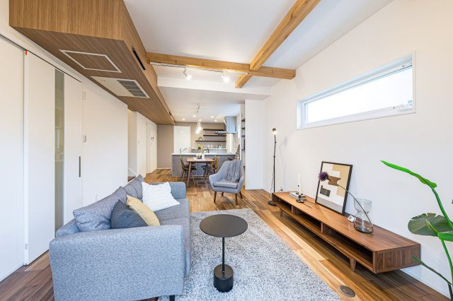 川崎市多摩区南生田2丁目　新築戸建てのその他|「モデルハウス」◆リビングは一日中太陽の光が射し込みます。家族が集まる空間は、自然と笑顔が溢れます！
