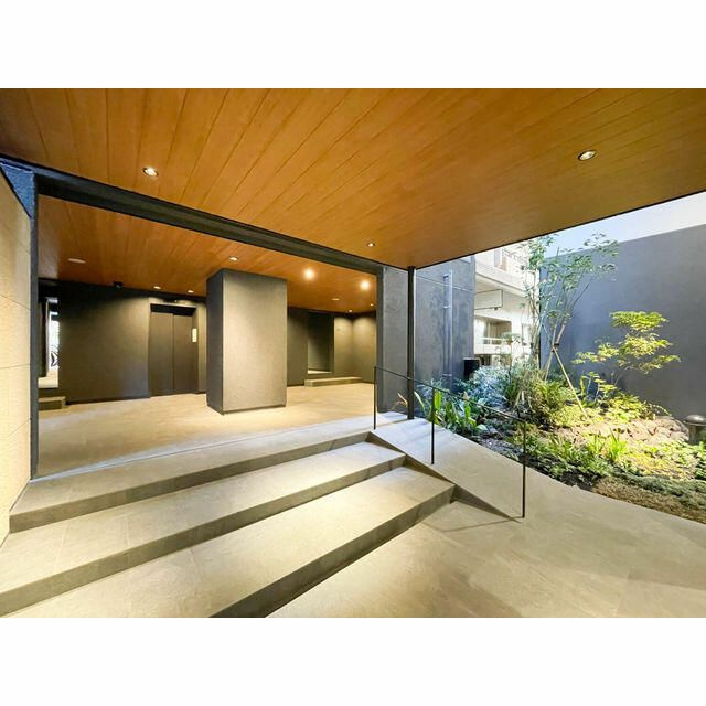 コンフォリア竹ノ塚イーストのエントランス