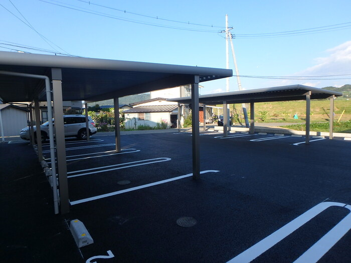 コンフォーティア東仙北　Ｂの駐車場