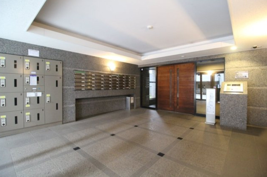 中野区鷺宮４丁目の賃貸マンションのエントランス