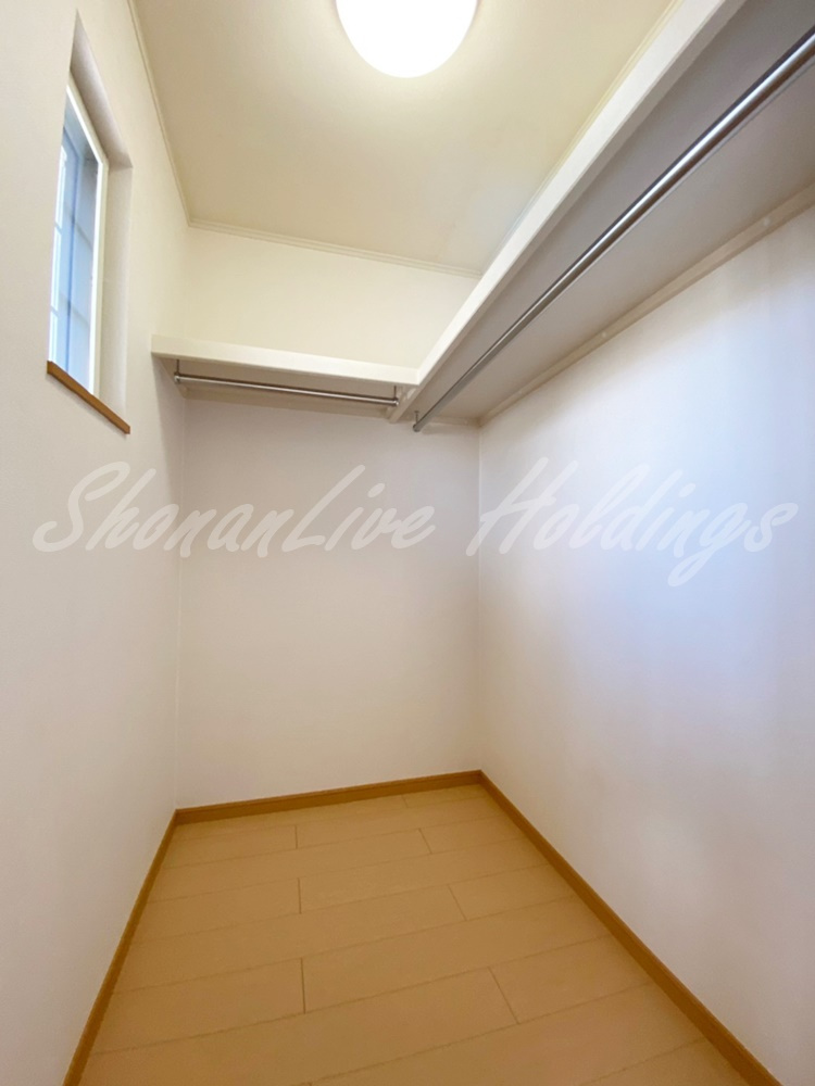 ベルコリーヌの収納|ポール付きで使い勝手の良いクローゼット♪