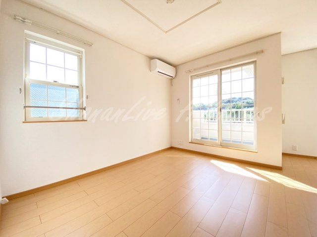 ベルコリーヌの居間・リビング|陽当たり良好♪