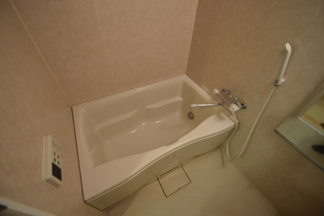 プラムガーデンの浴室|追い炊きつきのお風呂です。