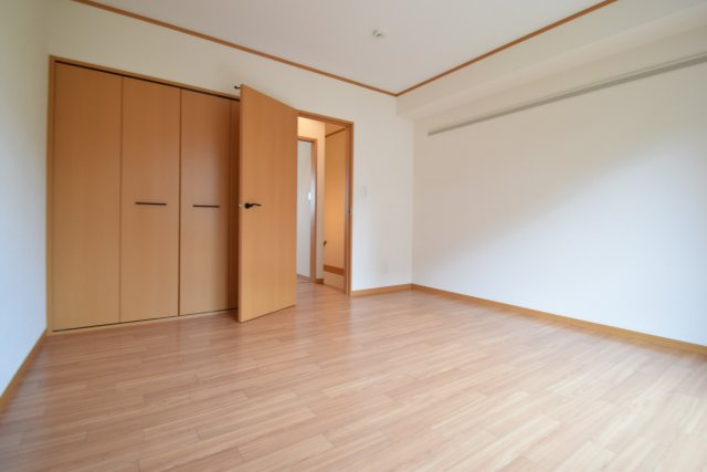 プラムガーデンの寝室|きれいなお部屋ですよ♪