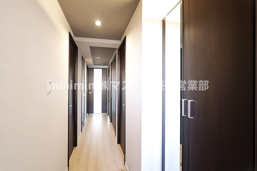 ルモン東加賀屋の玄関