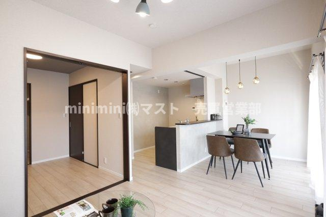 ルモン東加賀屋の居間・リビング