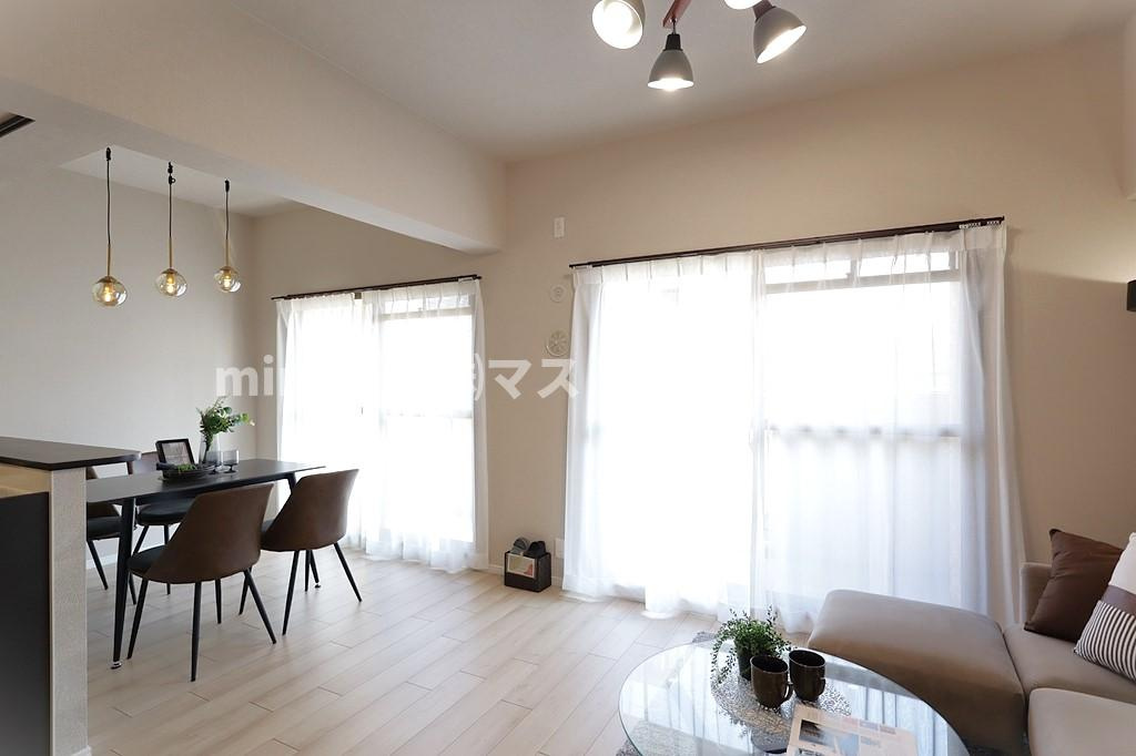 ルモン東加賀屋の居間・リビング