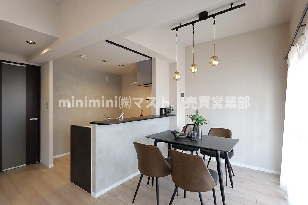 ルモン東加賀屋の居間・リビング